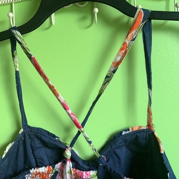 Hollister flower dress - Picture 3 of 8